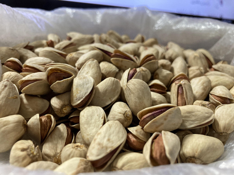 Raw pistachios 450 grams, Abbas Ali, 25 to 26 ounces, Momenabad, Damghan, organic and produced without poison